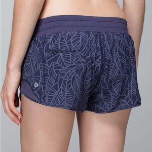 Lululemon Hotty Hot Short Size 2 Pretty Palm Cadet Greyvy / Cadet Blue